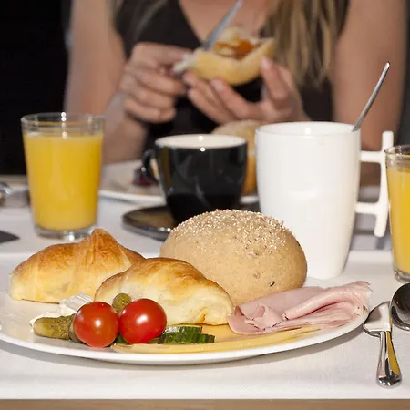 - La Grande Cure Hotel